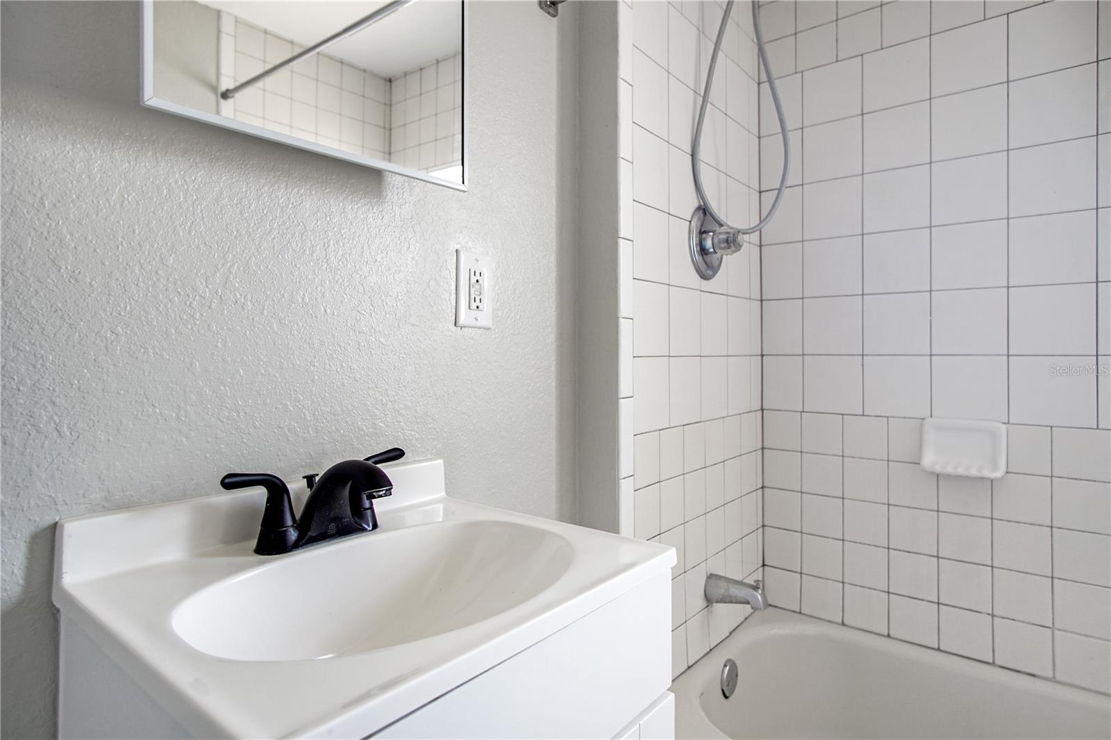 LOCKHARTS SUB - Residential Lease