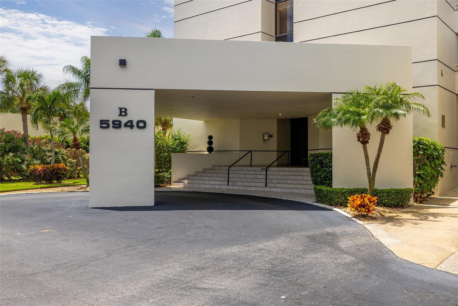 5940 PELICAN BAY PLAZA S 1204
