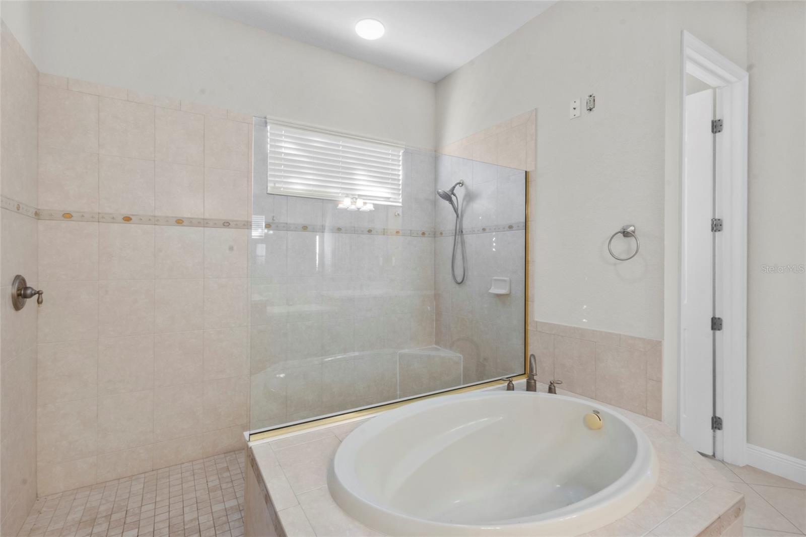 RED HAWK RESERVE - Residential