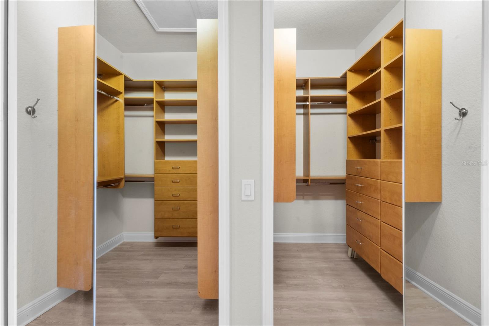 RED HAWK RESERVE - Residential