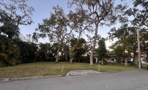 Photo of 1612 8th Street W, Palmetto, FL 34221 (MLS # A4678623)