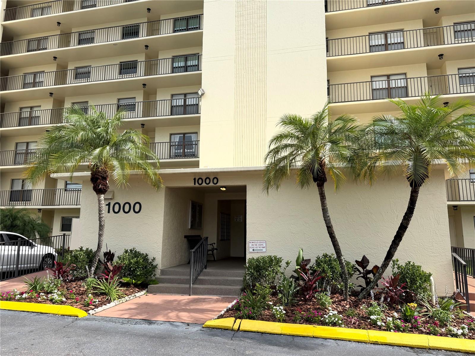 1000 COVE CAY DRIVE 4D