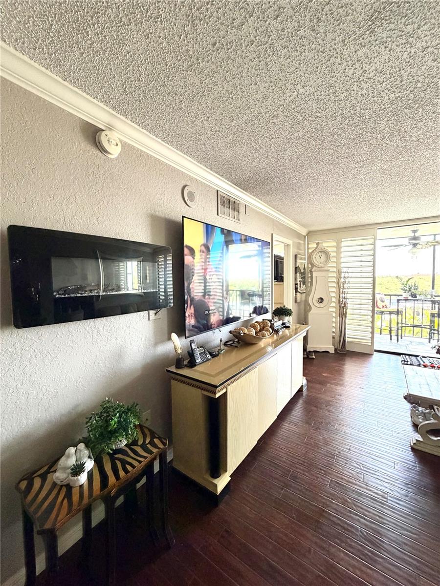 COVE CAY VILLAGE III - Residential