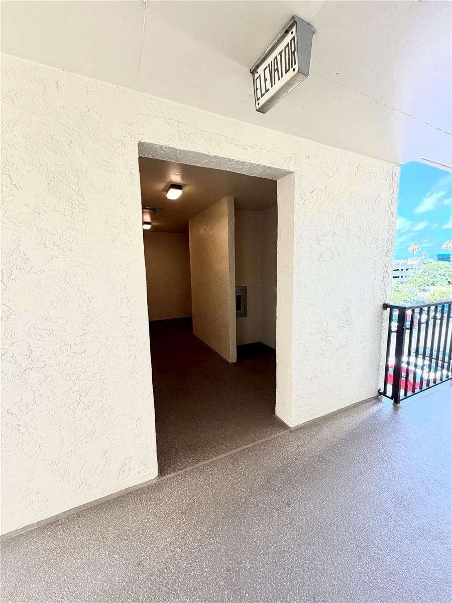 1000 COVE CAY DRIVE 4D