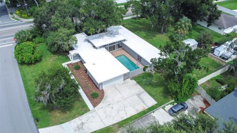 A home in LAKELAND