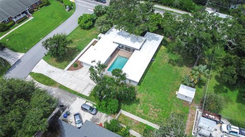 A home in LAKELAND