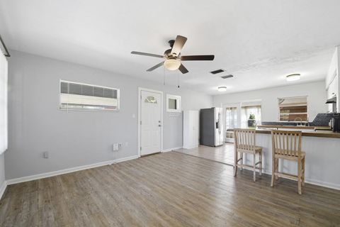 Tiny photo for 14338 Lake Junietta Drive, Tavares, FL 32778 (MLS # G5109875)