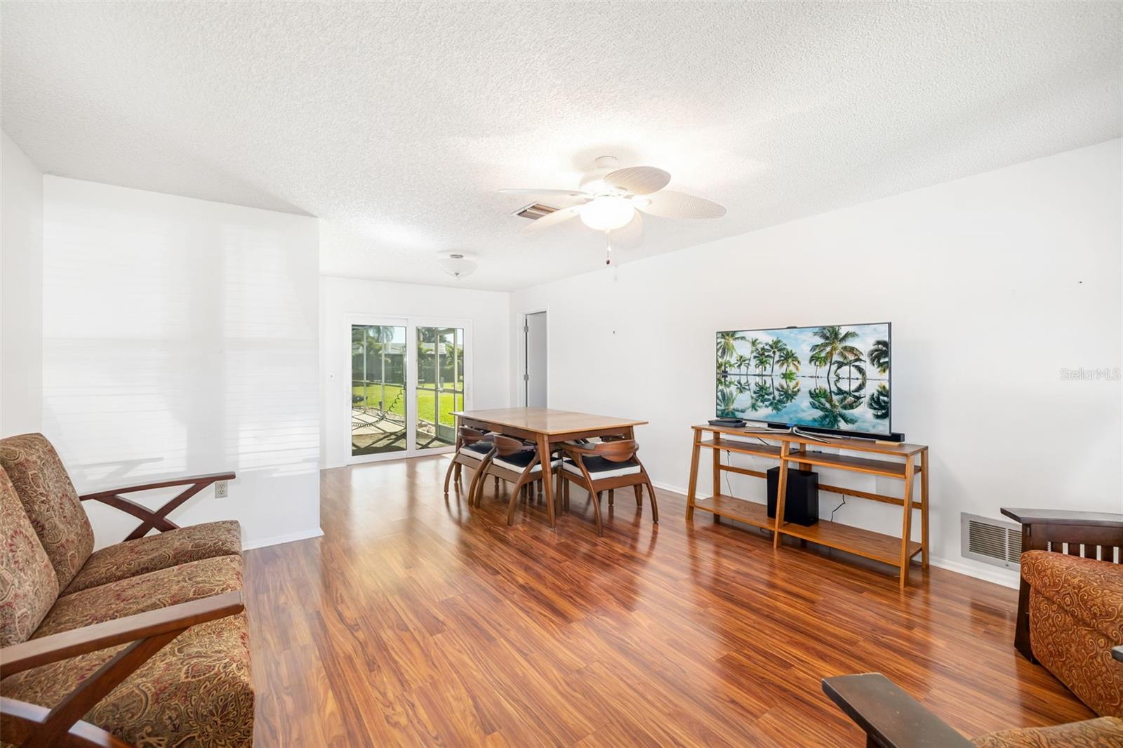1525 FLEETWOOD DRIVE