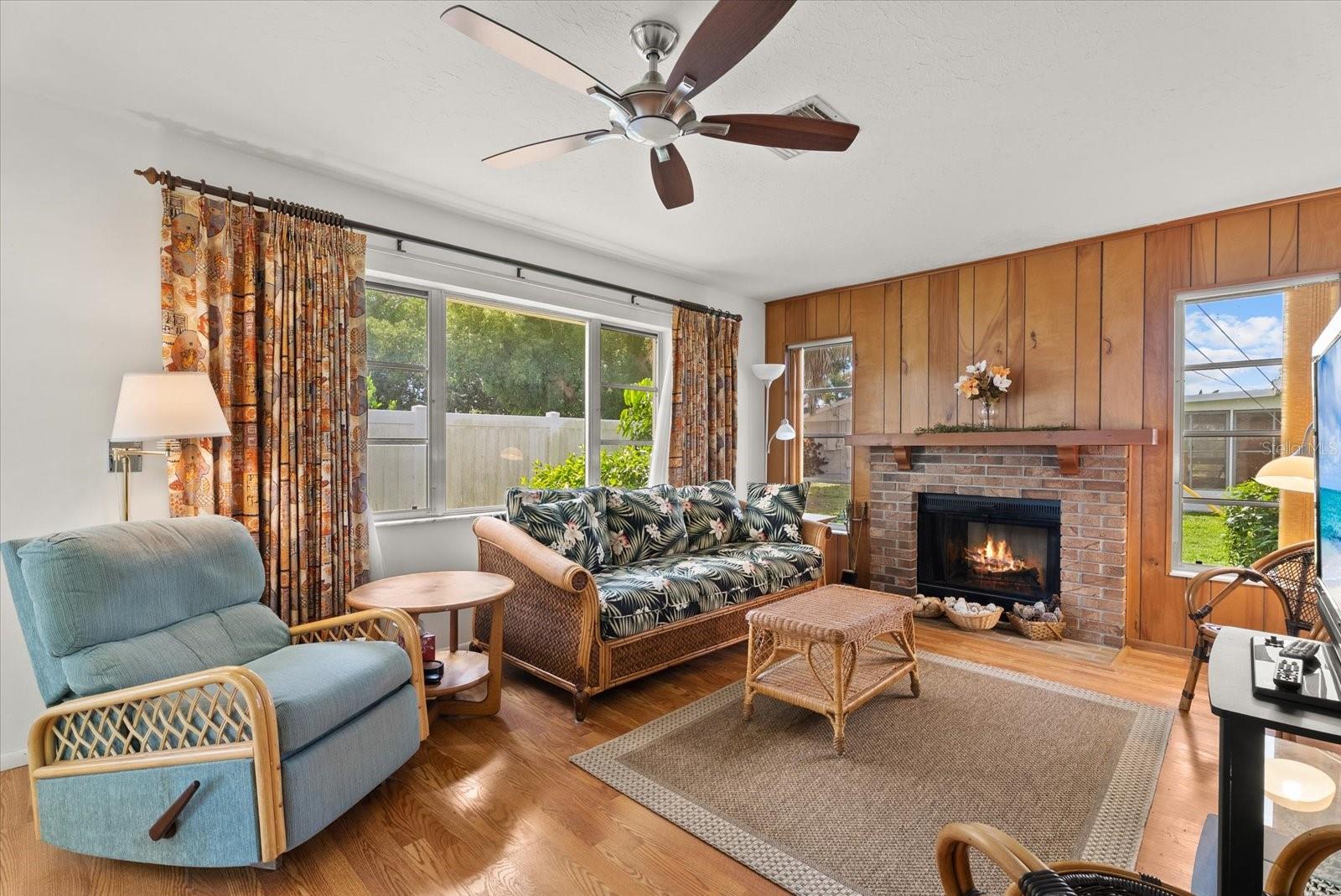 3378 KENMORE DRIVE, SARASOTA, FL, 34231 4 3378 KENMORE DRIVE