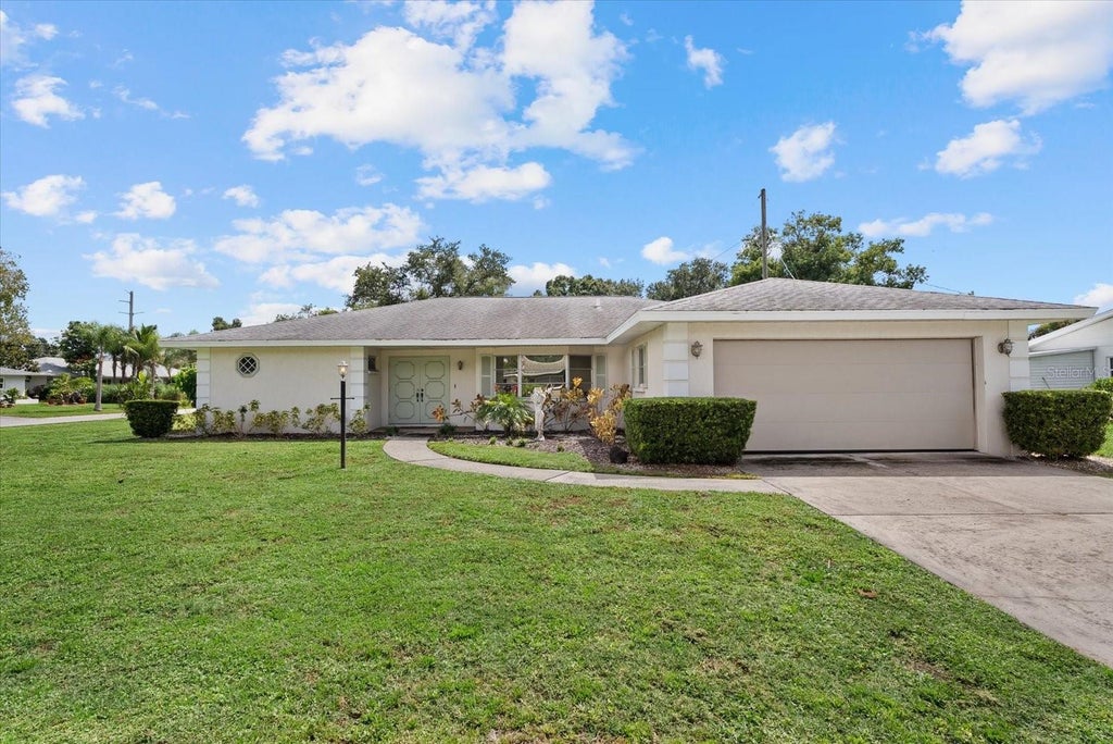Photo of 3378 Kenmore Drive, Sarasota, FL 34231 (MLS # A4707091)