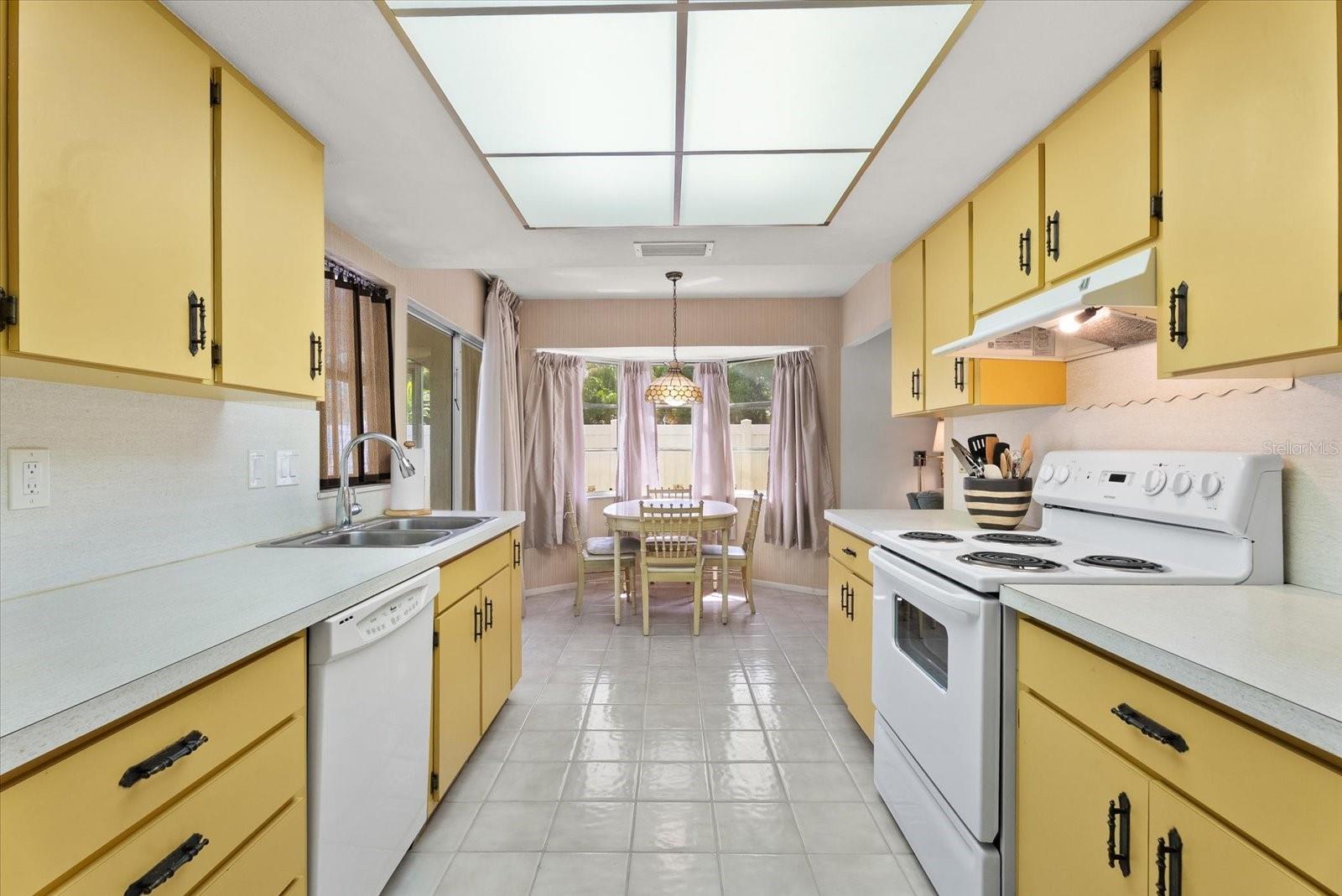 3378 KENMORE DRIVE, SARASOTA, FL, 34231 3 3378 KENMORE DRIVE