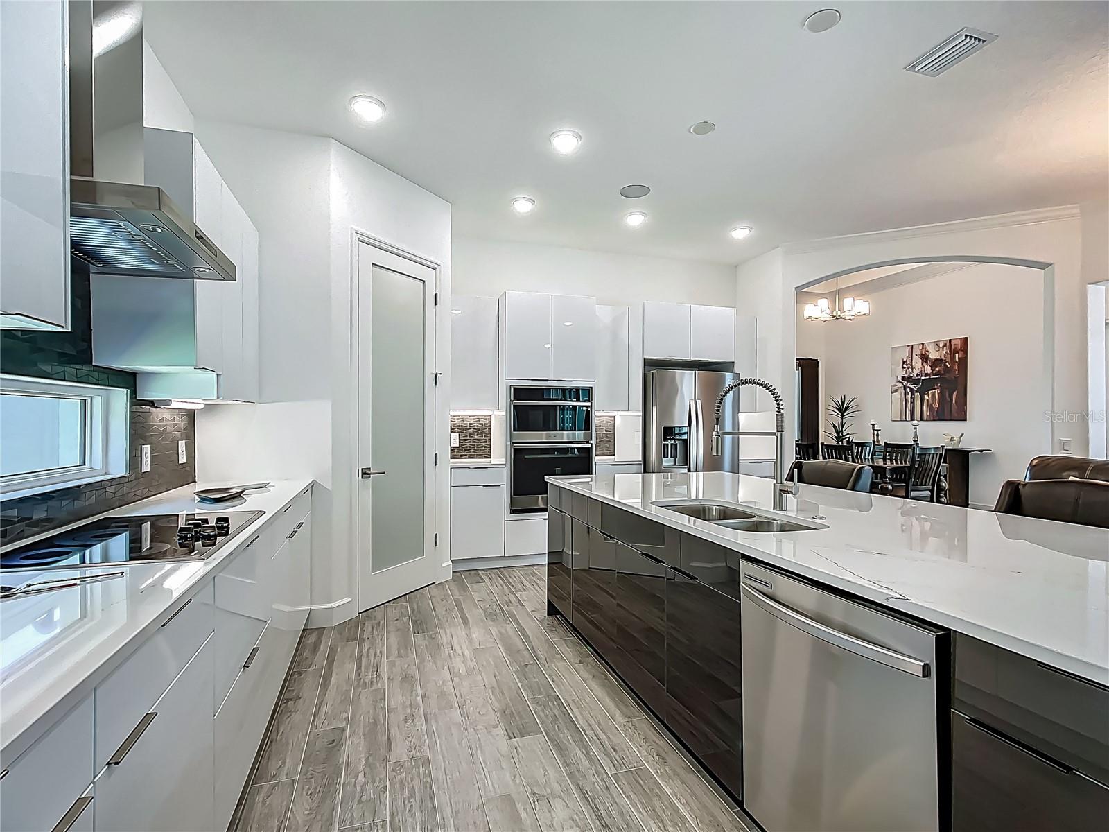 235 HAMPTON LOOP