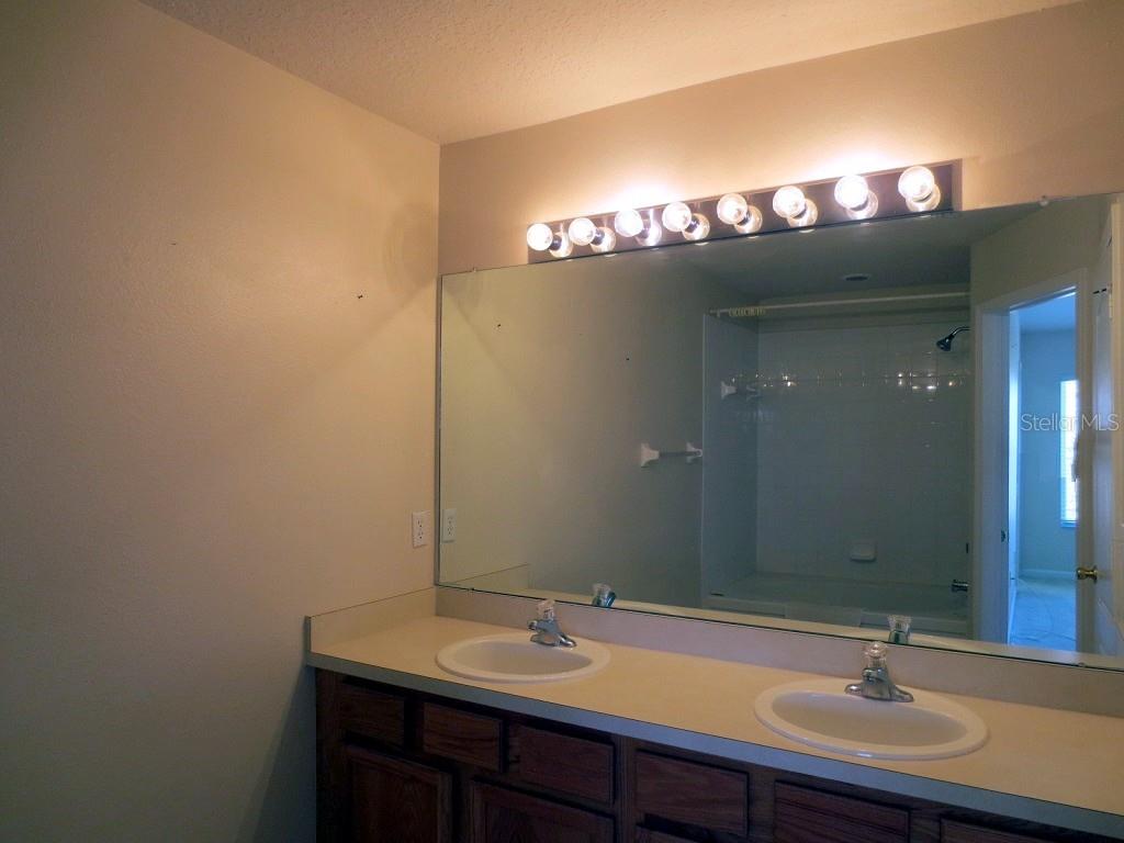 VISTA CAY - Residential Lease