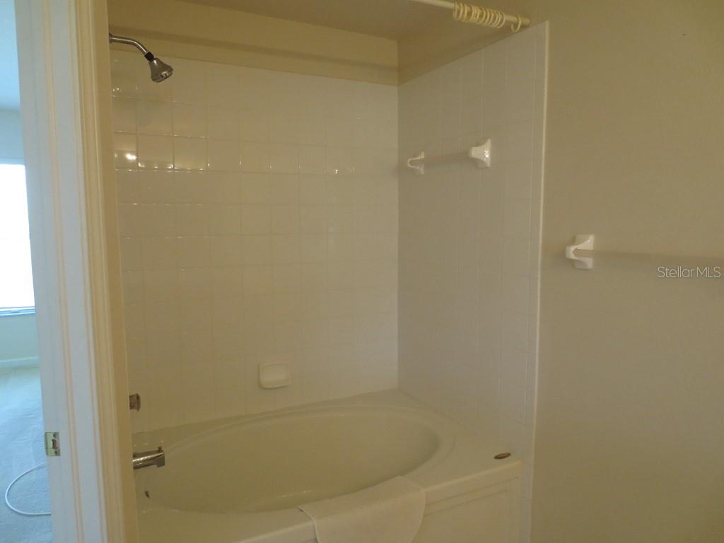 VISTA CAY - Residential Lease