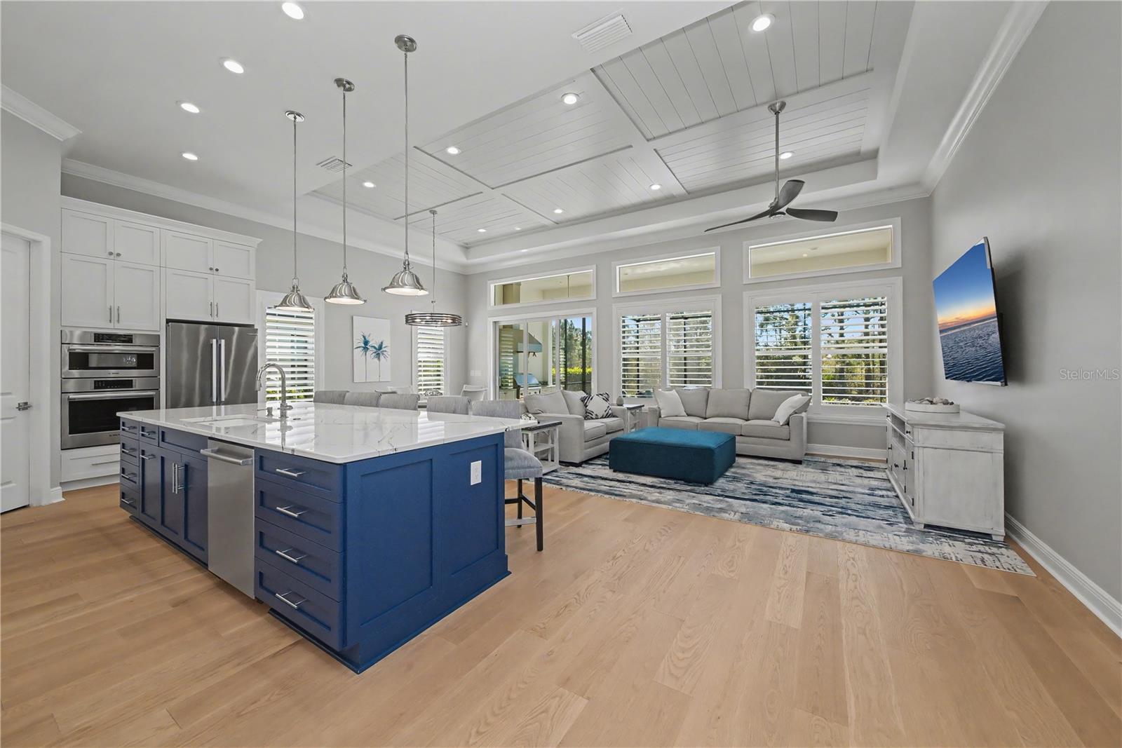 COUNTRY CLUB EAST - Residential