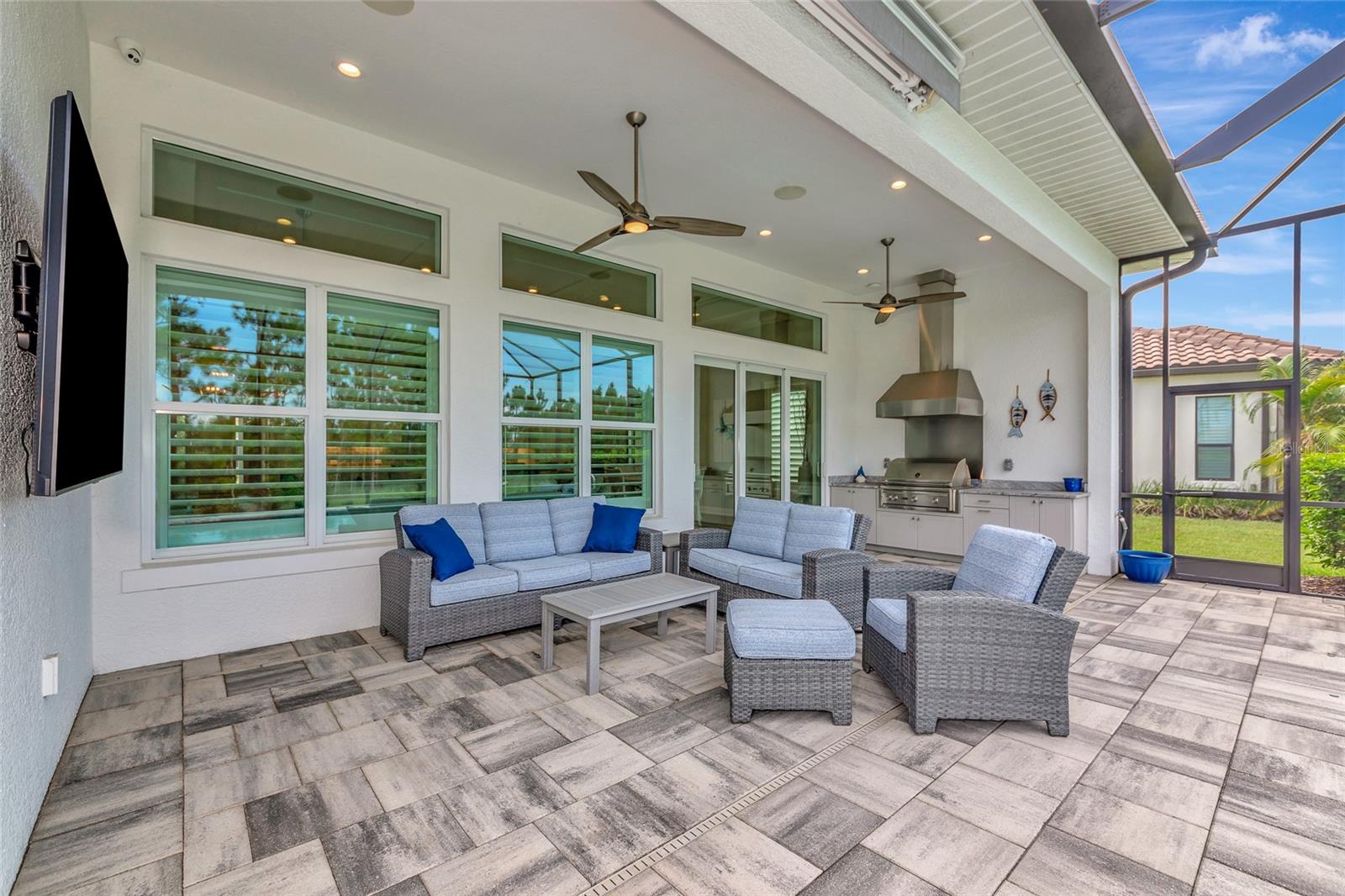 COUNTRY CLUB EAST - Residential