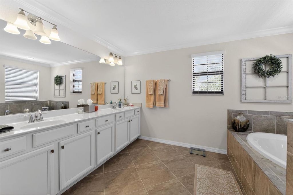 Photo of 517 Mimosa Court, Bradenton, FL 34212 (MLS # W7883699)