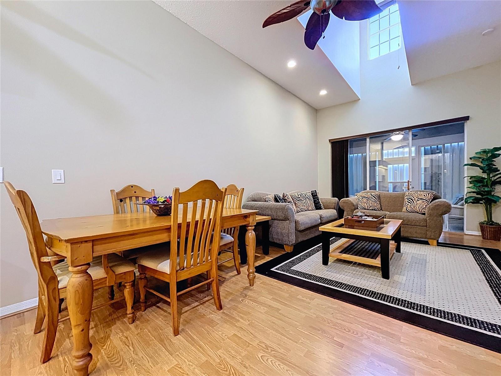 SUN KETCH TWNHMS AT CYPRESS LAKES - Residential