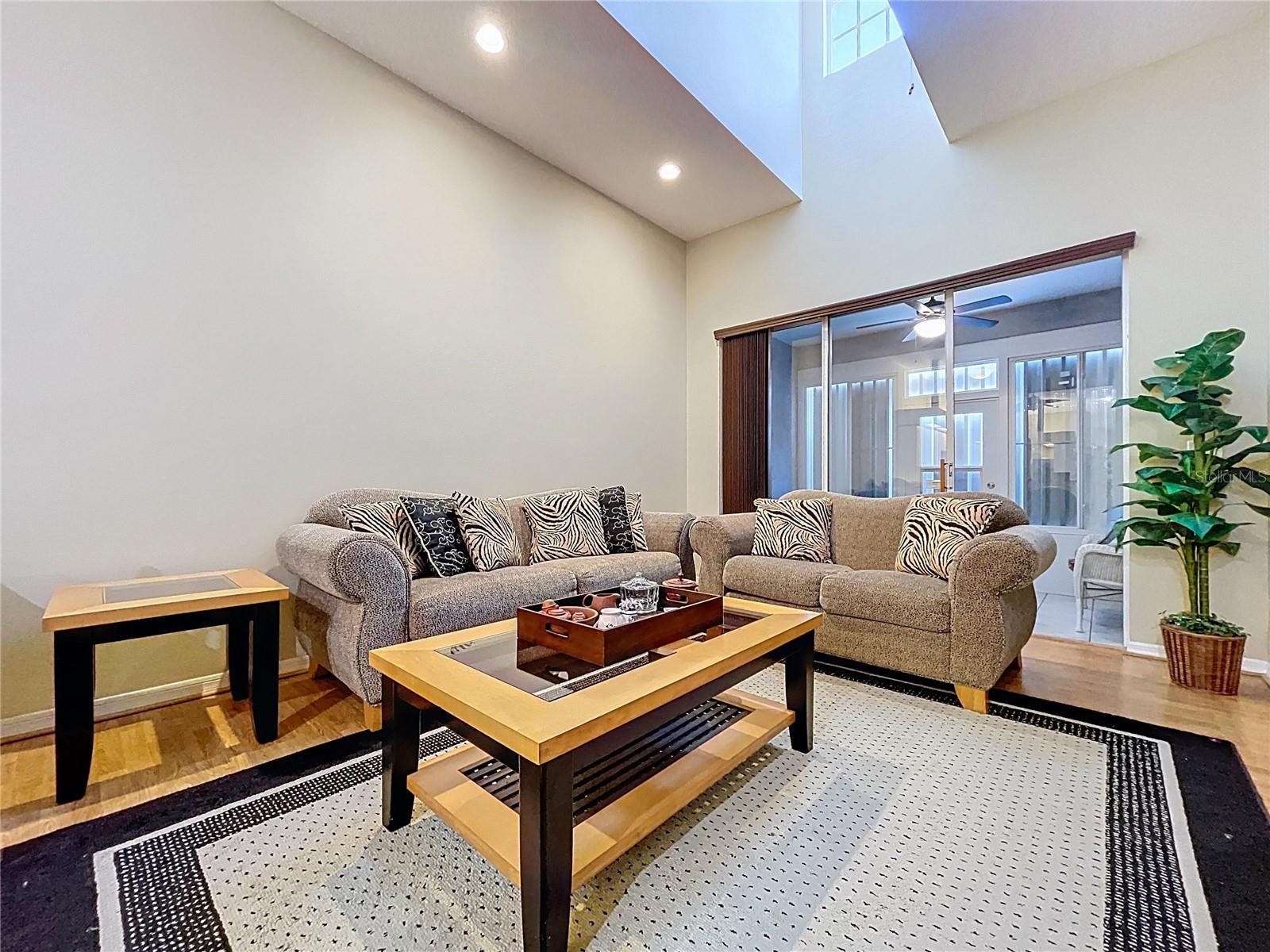 SUN KETCH TWNHMS AT CYPRESS LAKES - Residential