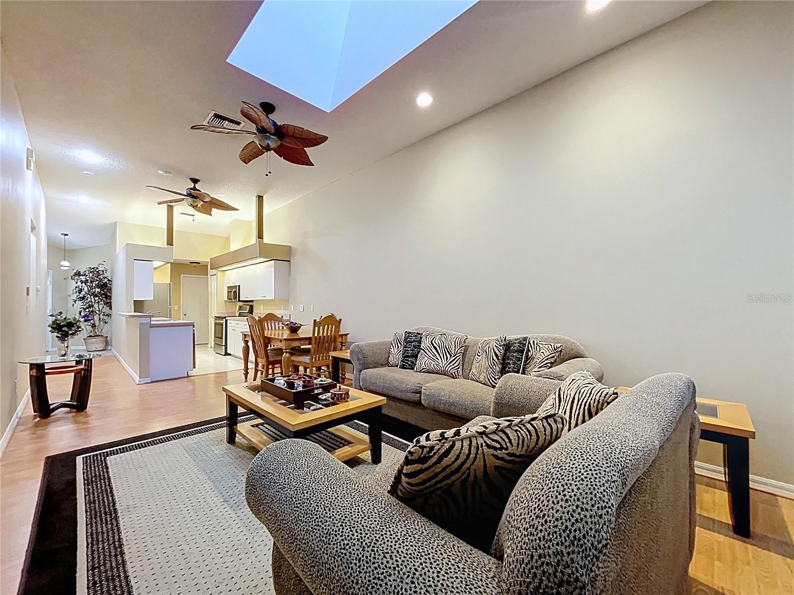 SUN KETCH TWNHMS AT CYPRESS LAKES - Residential