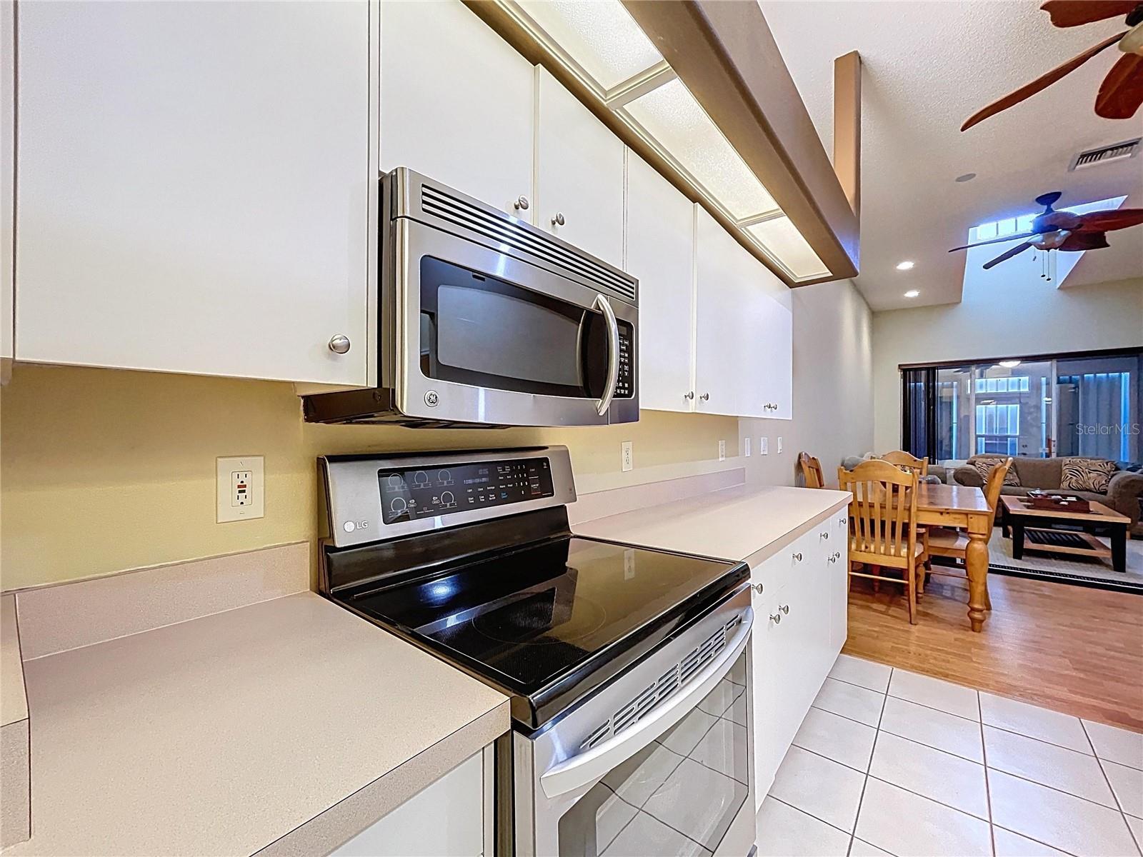 SUN KETCH TWNHMS AT CYPRESS LAKES - Residential