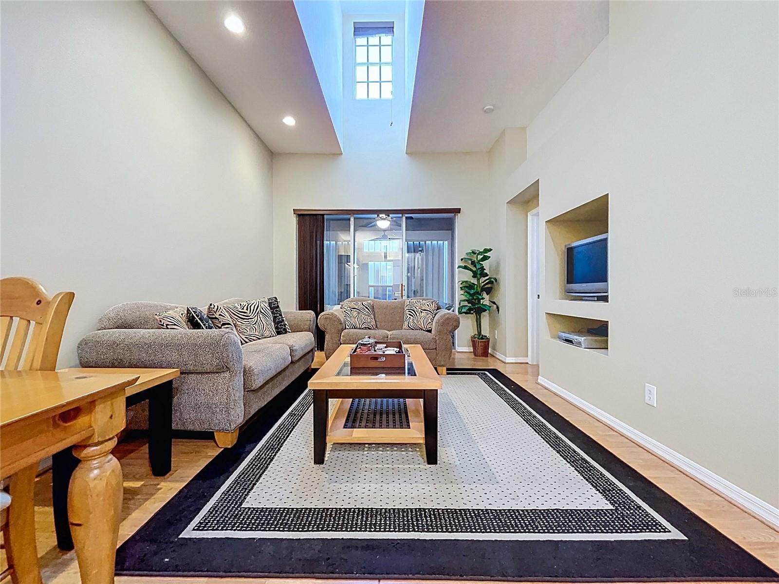 SUN KETCH TWNHMS AT CYPRESS LAKES - Residential