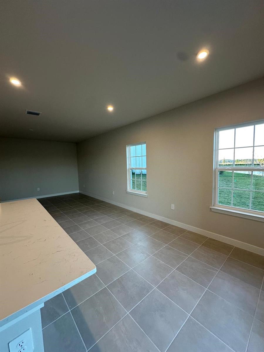 AMBER CREEK TOWNHOMES AT LAKEWOOD RANCH - Residential Lease