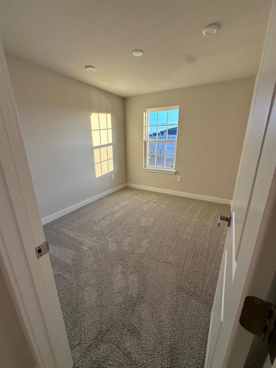 AMBER CREEK TOWNHOMES AT LAKEWOOD RANCH - Residential Lease