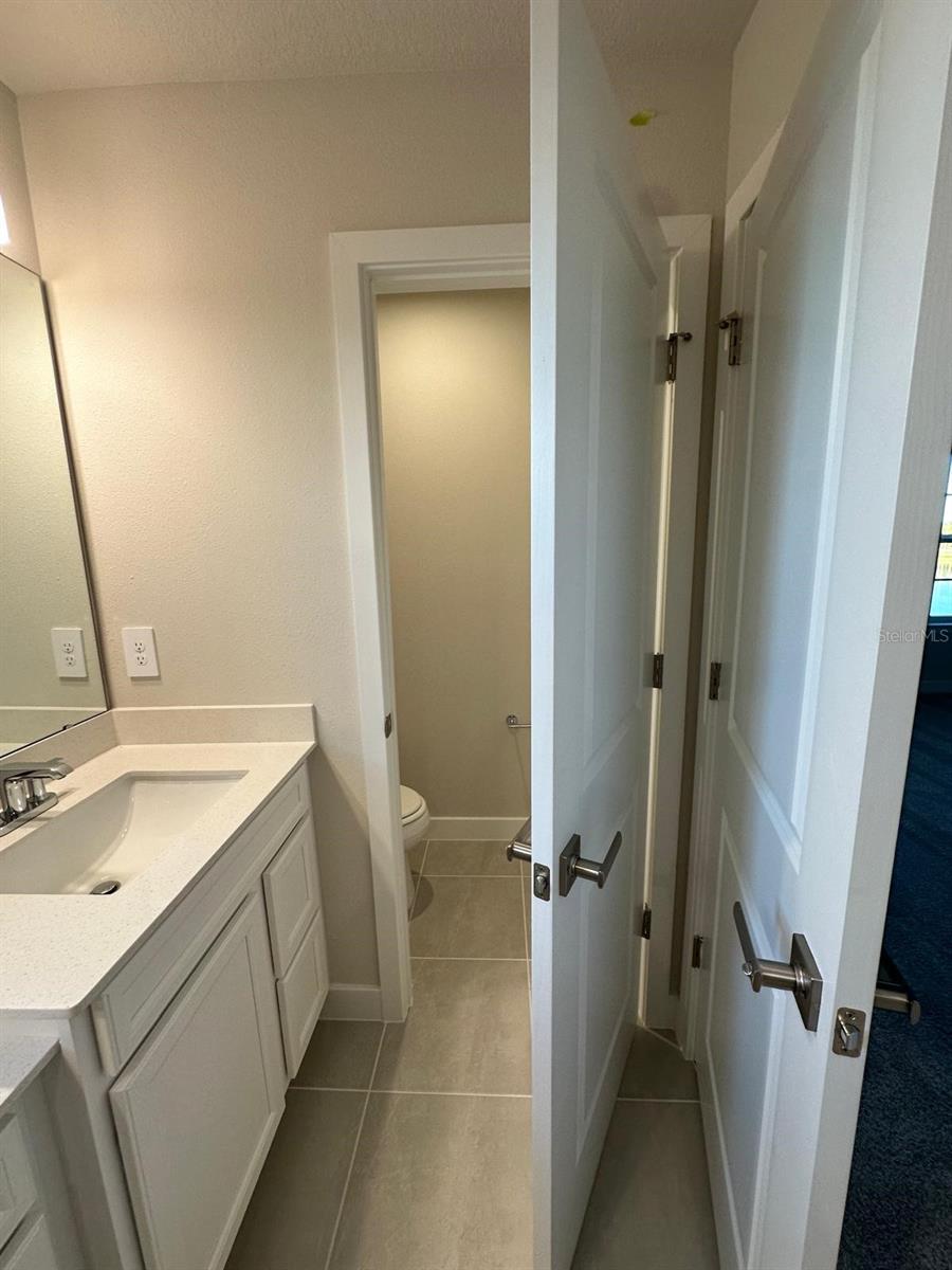 AMBER CREEK TOWNHOMES AT LAKEWOOD RANCH - Residential Lease