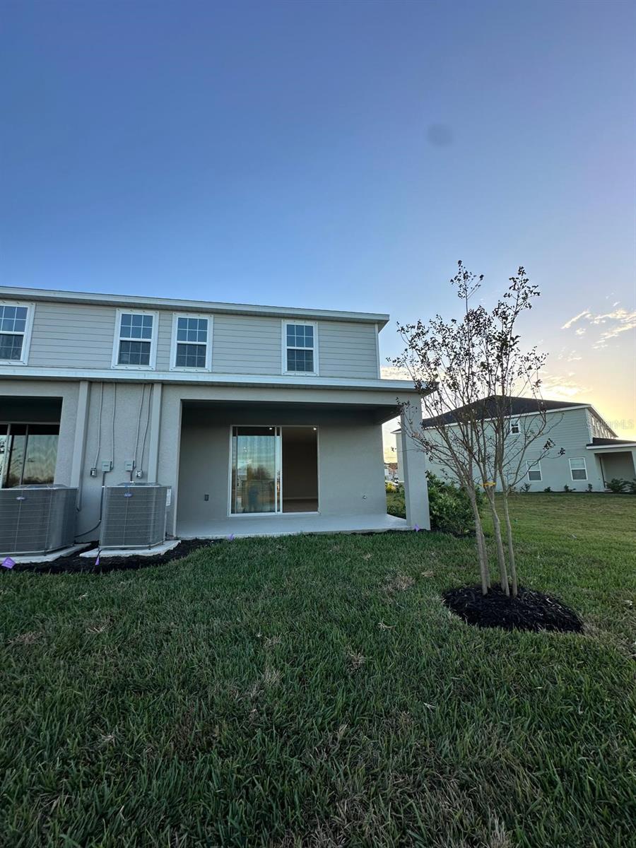 AMBER CREEK TOWNHOMES AT LAKEWOOD RANCH - Residential Lease