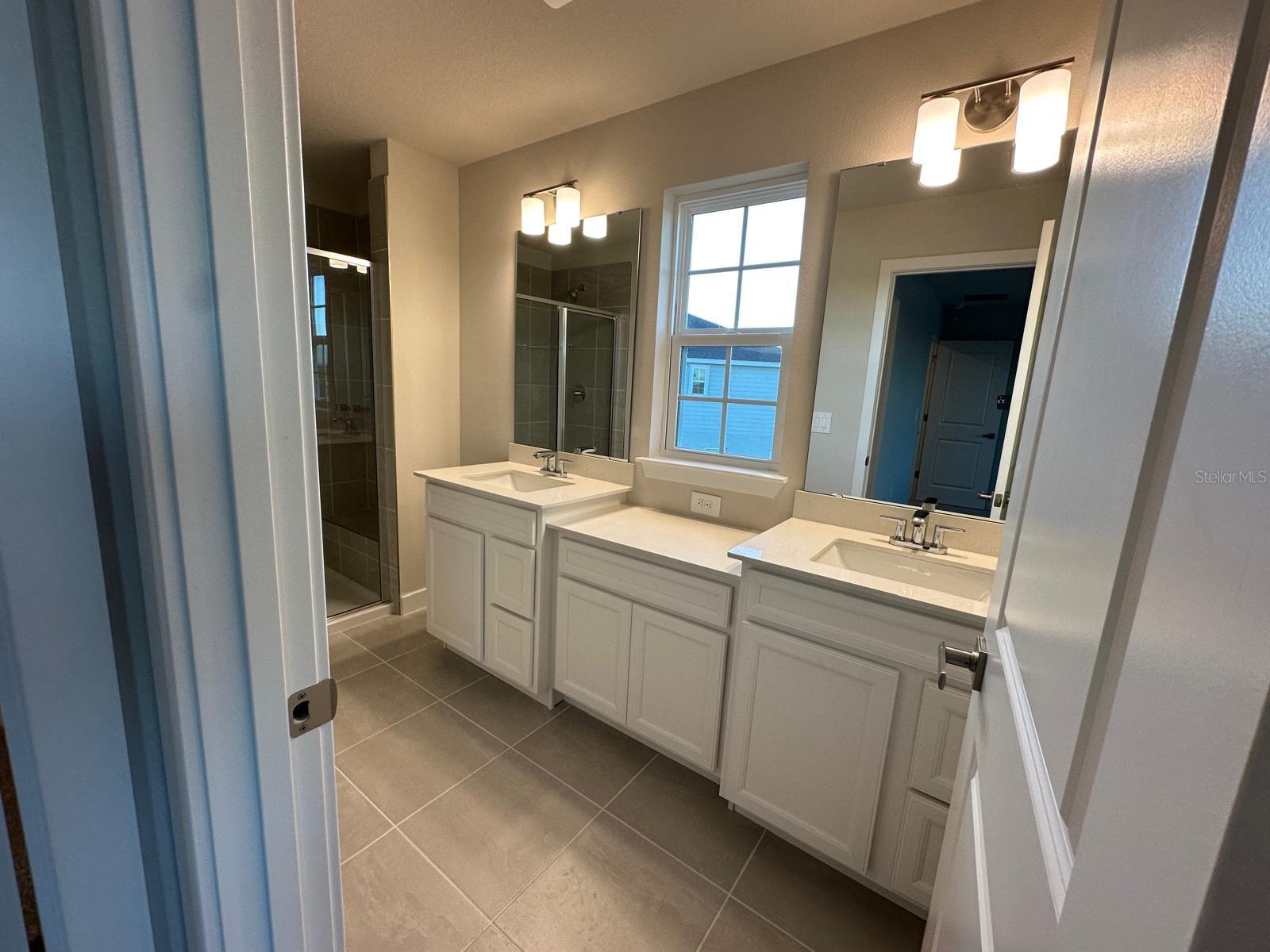 AMBER CREEK TOWNHOMES AT LAKEWOOD RANCH - Residential Lease