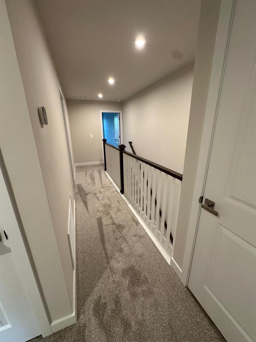 AMBER CREEK TOWNHOMES AT LAKEWOOD RANCH - Residential Lease