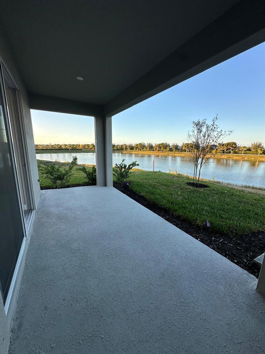 AMBER CREEK TOWNHOMES AT LAKEWOOD RANCH - Residential Lease