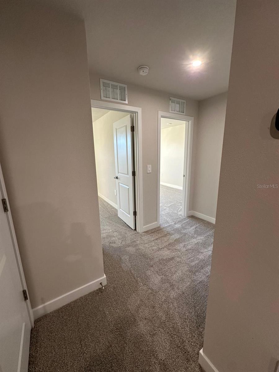 AMBER CREEK TOWNHOMES AT LAKEWOOD RANCH - Residential Lease