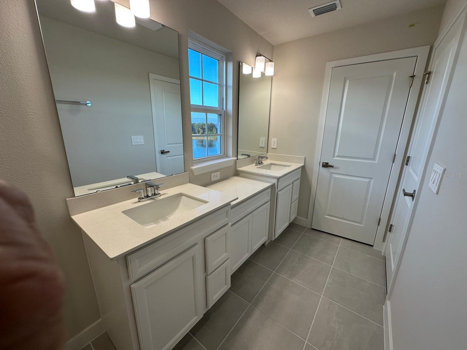 AMBER CREEK TOWNHOMES AT LAKEWOOD RANCH - Residential Lease
