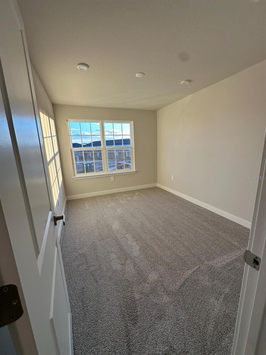 AMBER CREEK TOWNHOMES AT LAKEWOOD RANCH - Residential Lease