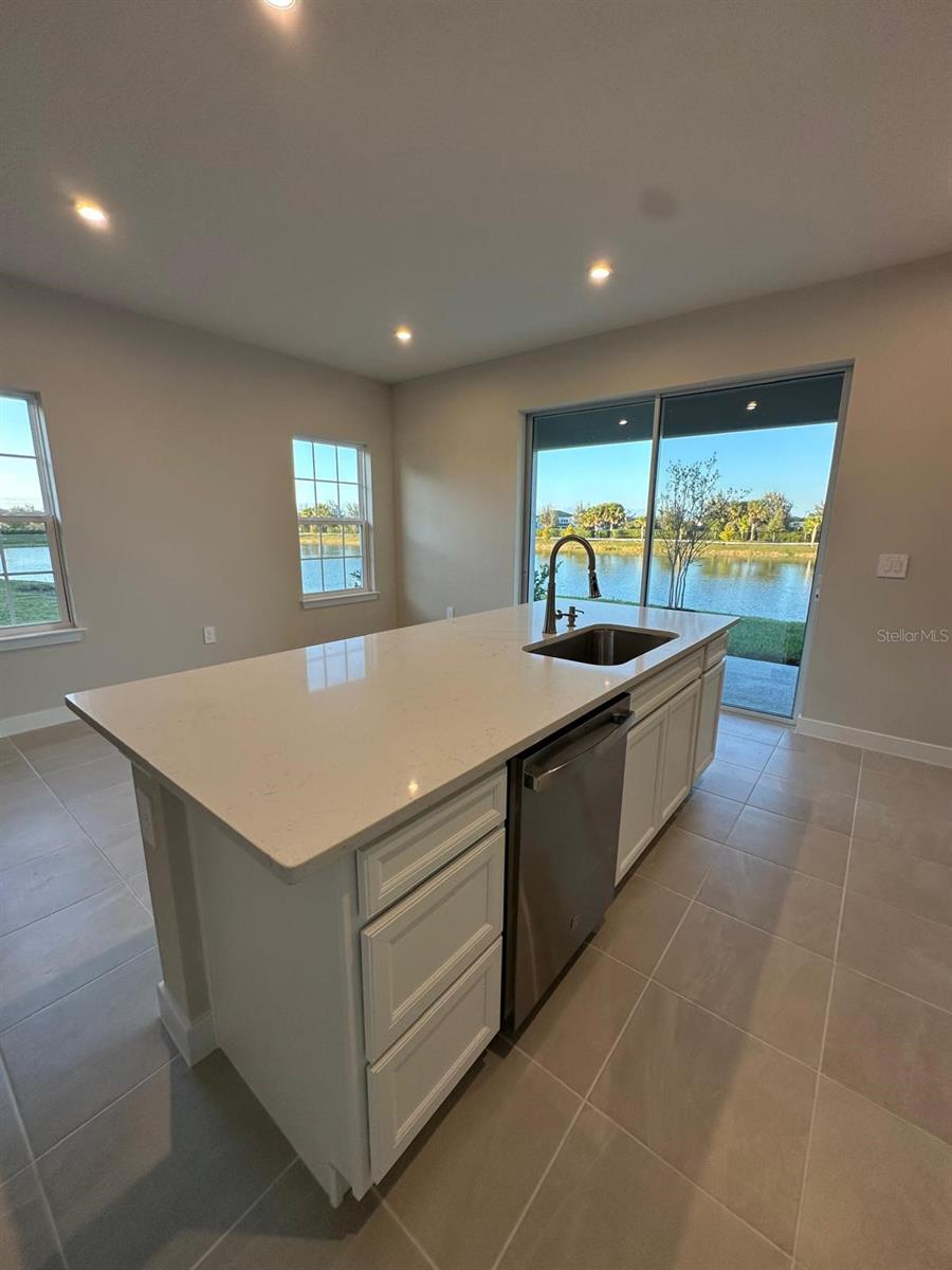 AMBER CREEK TOWNHOMES AT LAKEWOOD RANCH - Residential Lease