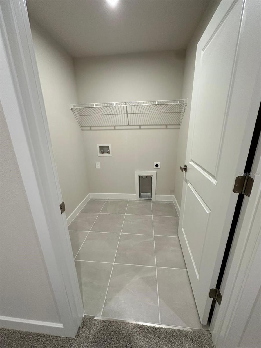 AMBER CREEK TOWNHOMES AT LAKEWOOD RANCH - Residential Lease