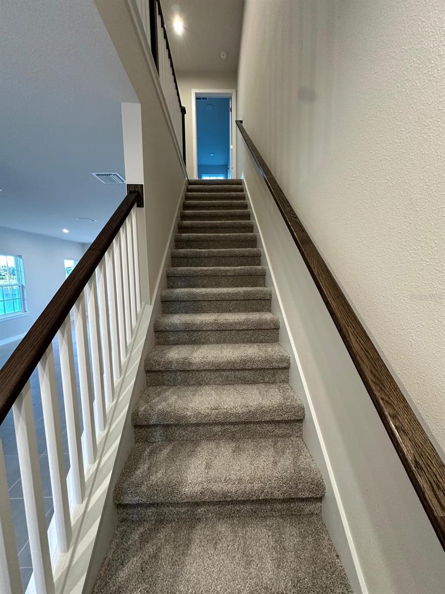 AMBER CREEK TOWNHOMES AT LAKEWOOD RANCH - Residential Lease