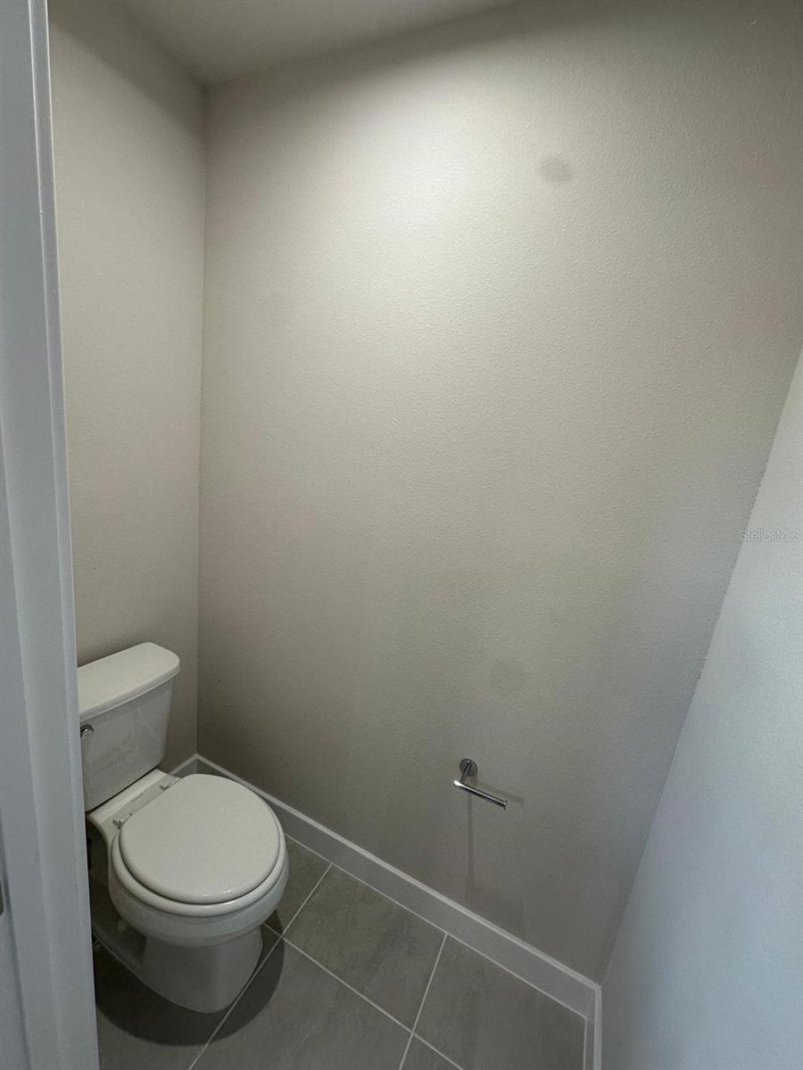 AMBER CREEK TOWNHOMES AT LAKEWOOD RANCH - Residential Lease