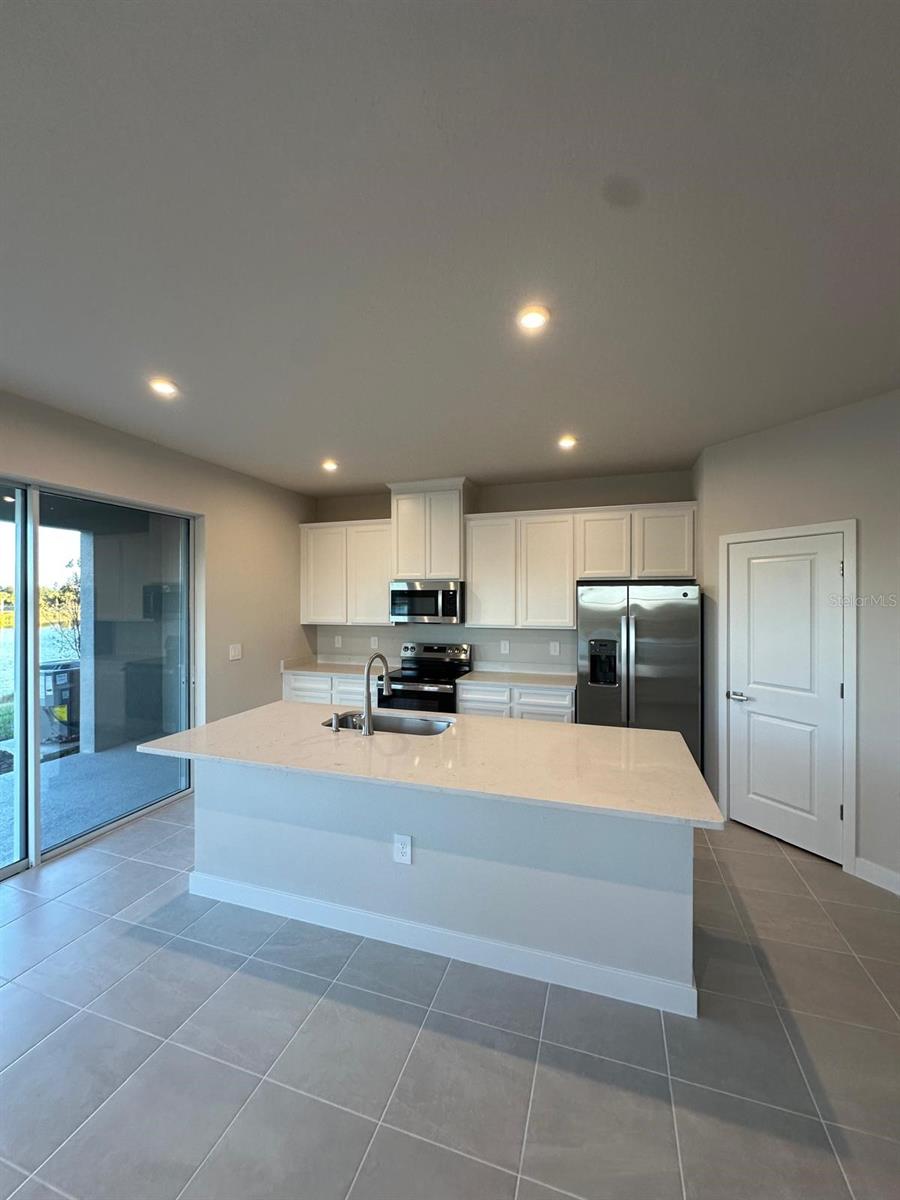 AMBER CREEK TOWNHOMES AT LAKEWOOD RANCH - Residential Lease