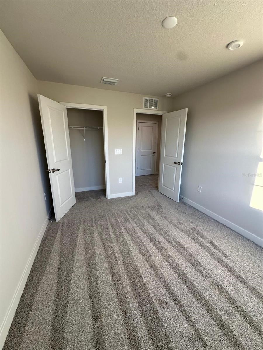 AMBER CREEK TOWNHOMES AT LAKEWOOD RANCH - Residential Lease