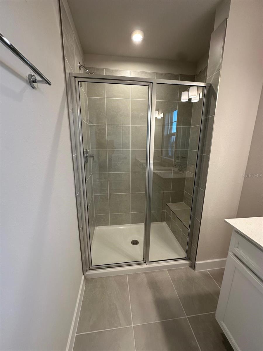 AMBER CREEK TOWNHOMES AT LAKEWOOD RANCH - Residential Lease