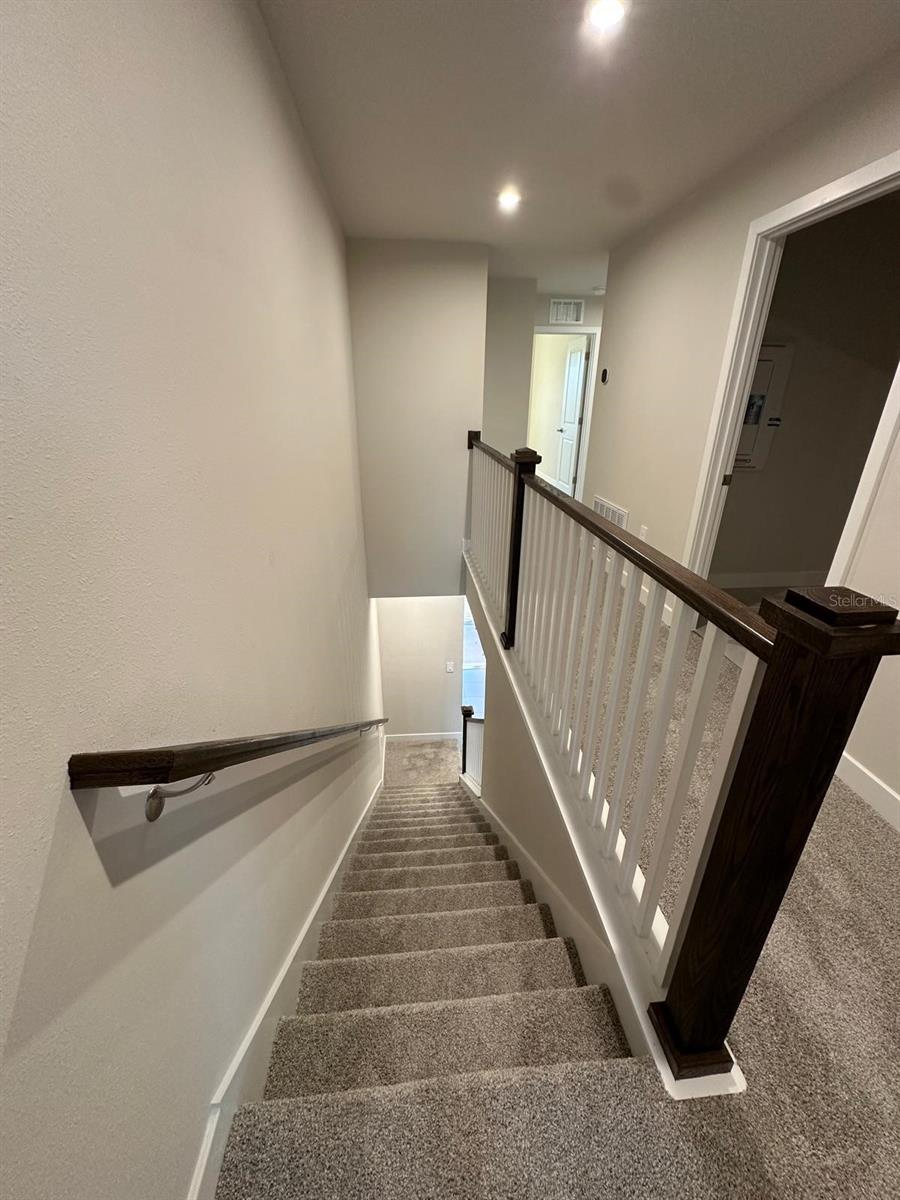 AMBER CREEK TOWNHOMES AT LAKEWOOD RANCH - Residential Lease