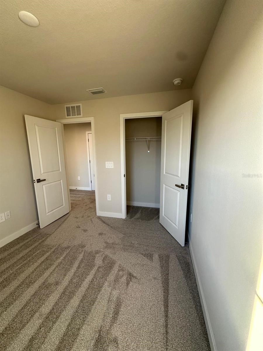 AMBER CREEK TOWNHOMES AT LAKEWOOD RANCH - Residential Lease