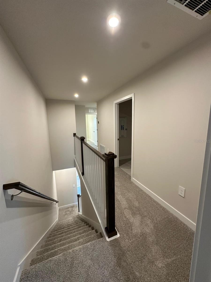 AMBER CREEK TOWNHOMES AT LAKEWOOD RANCH - Residential Lease