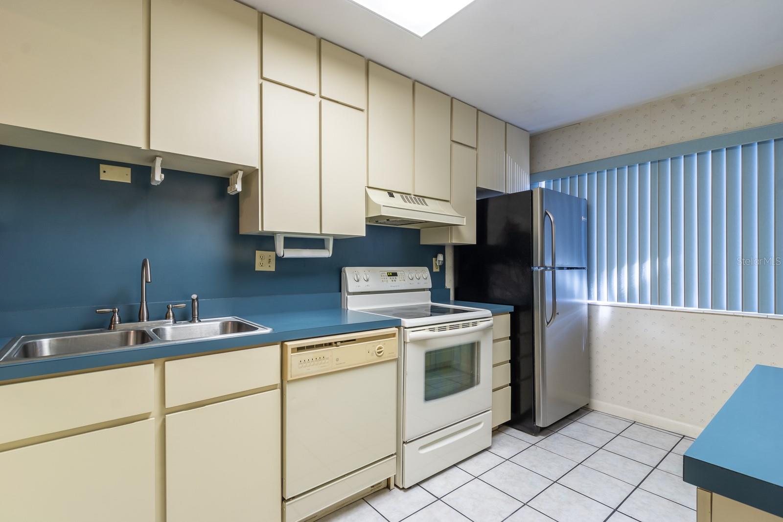 2750 SW 14TH DRIVE 2750