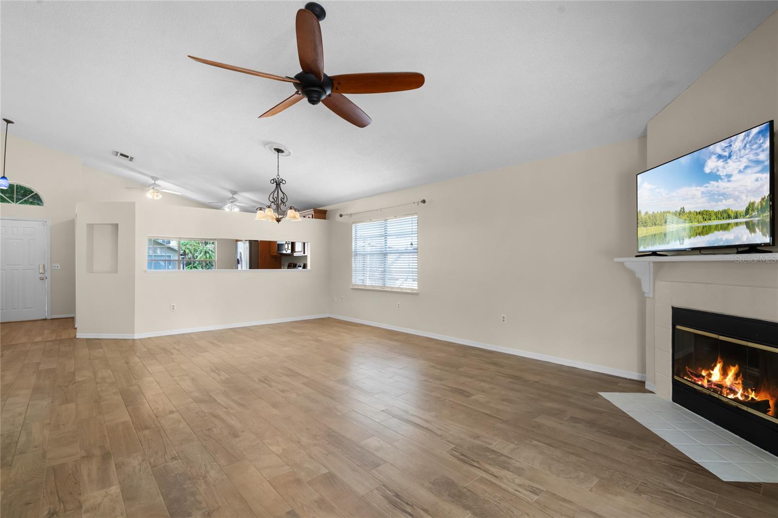 3055 DELLCREST PLACE