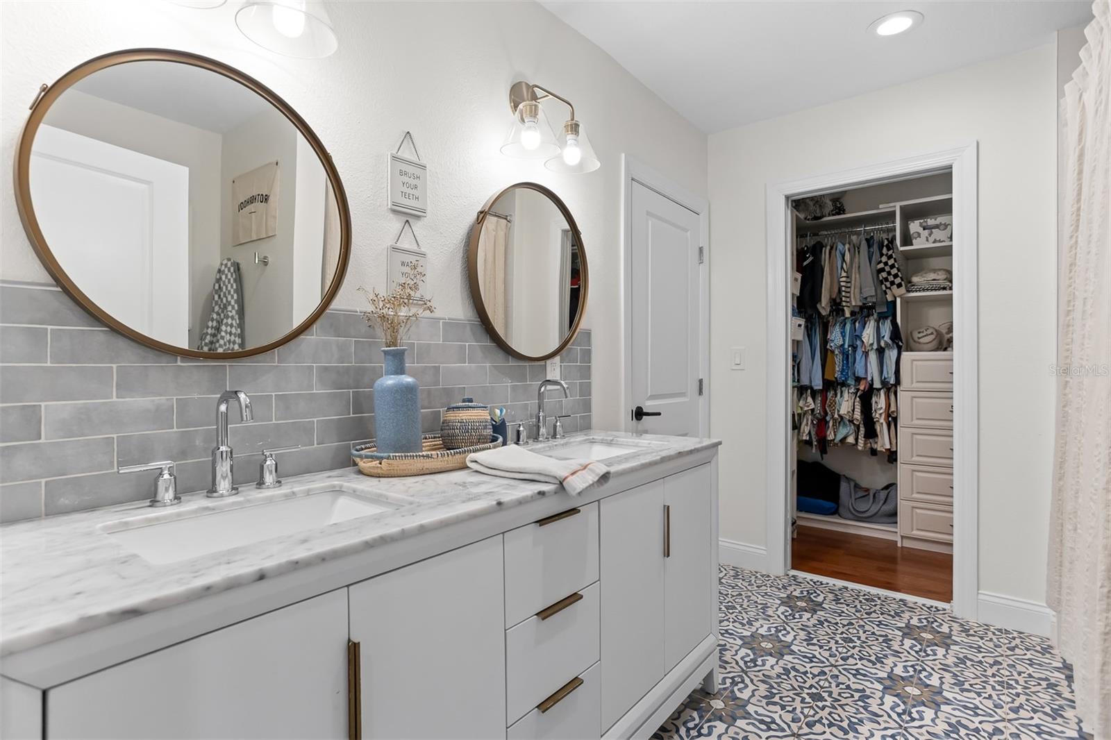 WOOD GROVE - Residential