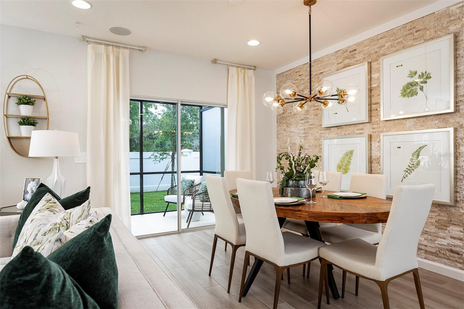 TOWNS AT LAKE MONROE COMMONS - Residential